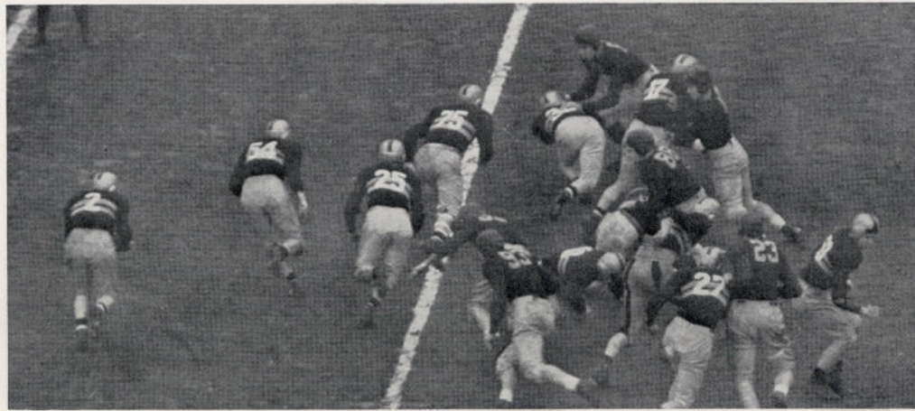 ArmyFB_1937_vsNavy-offense