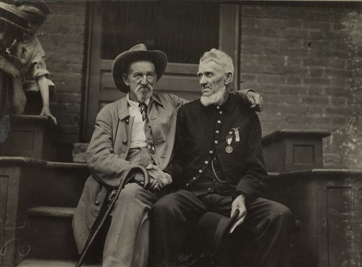 Confederate and Union Solders in early 1900s union