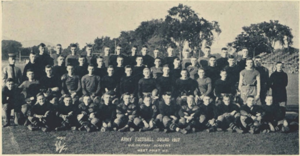 ArmyFB_1917_team_Howitzer20-ClassofNov18