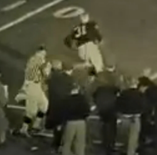 ArmyFB_1963_Stichweh-Navyfilm_TDrun-4Q-passtoParcells-2